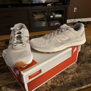 New Balance Womens Running Sneaker Size 9 WARISL01